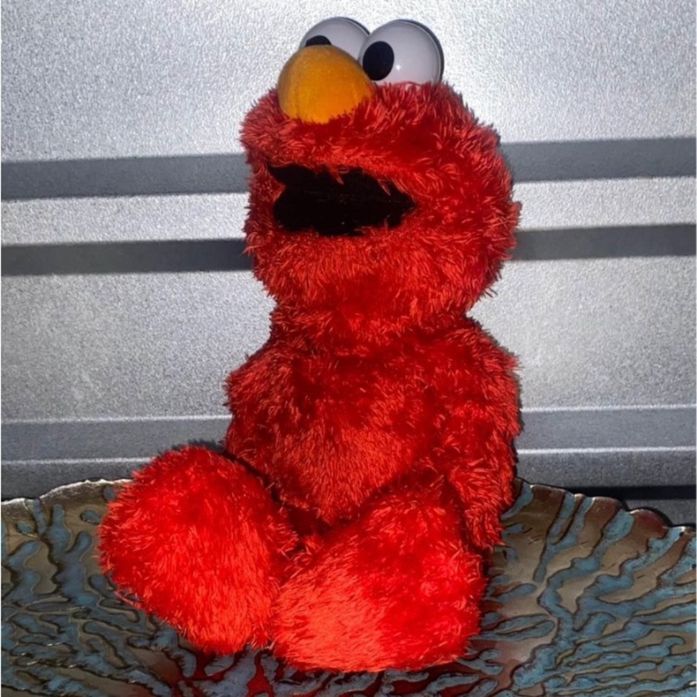 love to hug Elmo 50% PRICE SLASH!!!
